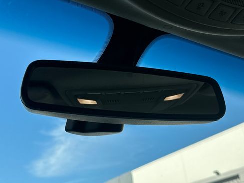 Used 2017 Lincoln Continental Select image 24