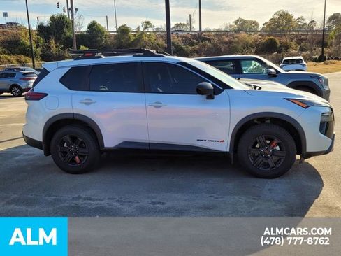 Used 2025 Nissan Rogue SV image 14