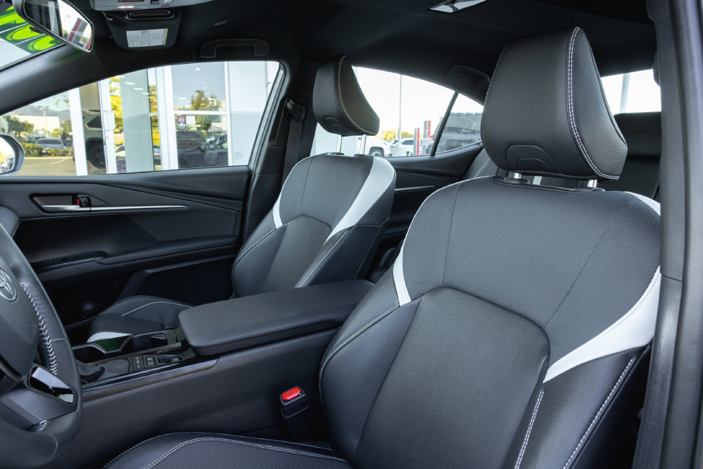 Certified 2025 Toyota Camry SE FWD image 11