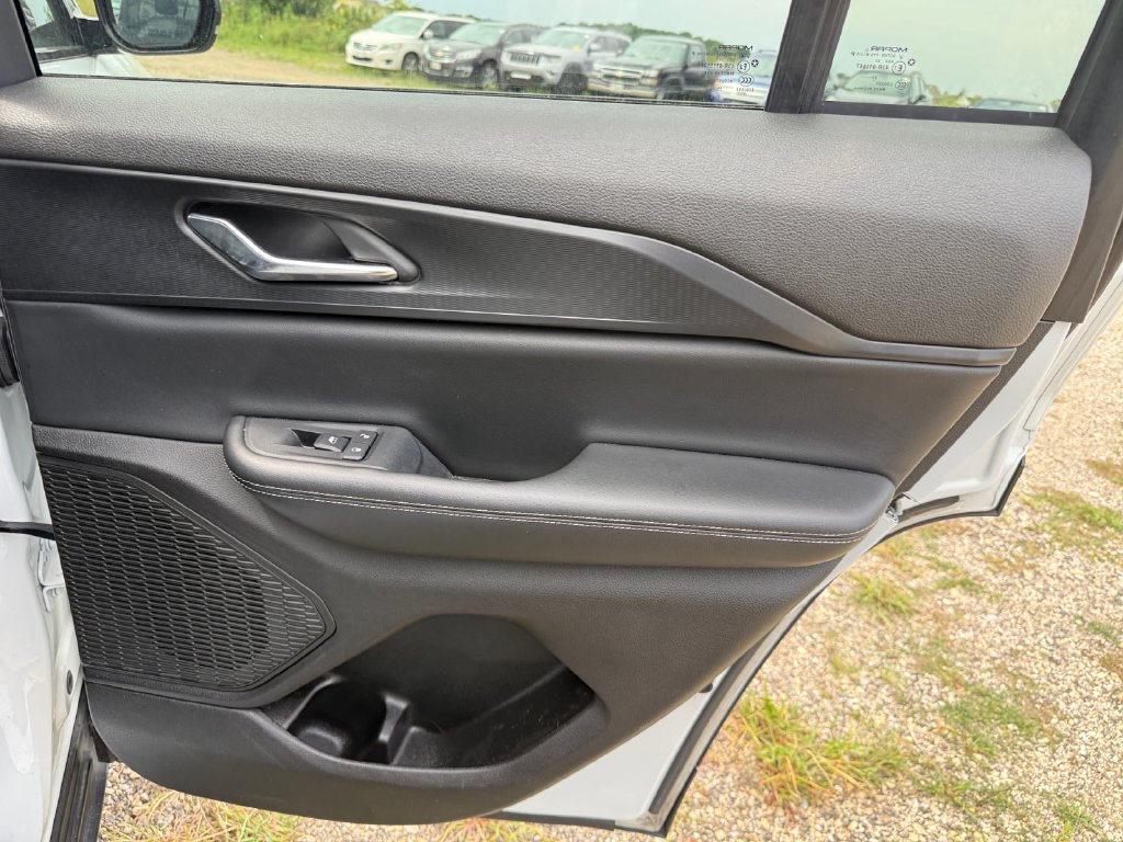 Used 2024 Jeep Grand Cherokee Altitude RWD image 38