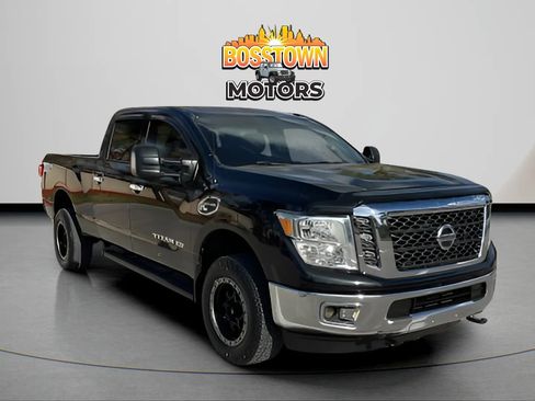 Used 2017 Nissan Titan SV AWD/4WD image 9