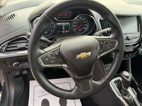 Used 2017 Chevrolet Cruze Premier image 21