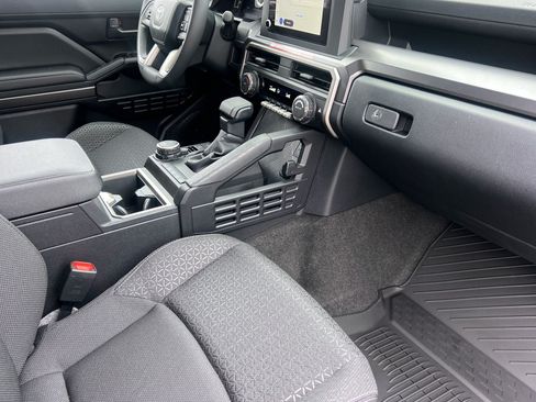 New 2026 Toyota 4Runner SR5 AWD/4WD image 15