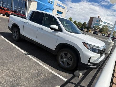 Used 2023 Honda Ridgeline RTL-E image 2
