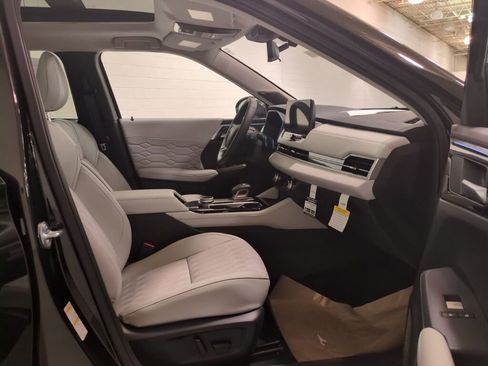 New 2025 Mitsubishi Outlander SEL image 10