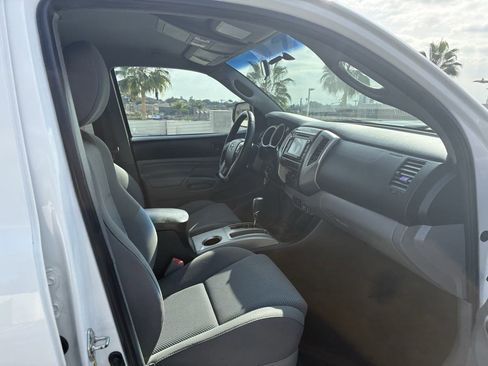 Used 2014 Toyota Tacoma PreRunner image 23