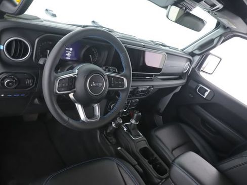 Used 2024 Jeep Wrangler High Altitude AWD/4WD image 18