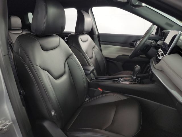 Used 2025 Jeep Compass Limited AWD/4WD image 15