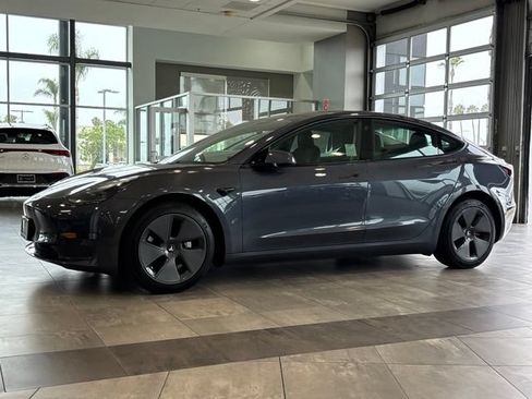 Used 2023 Tesla Model 3 Standard Range RWD image 8
