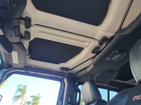 Used 2022 Jeep Wrangler Unlimited Rubicon w/ Dual Top Group AWD/4WD image 18