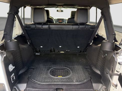 Used 2017 Jeep Wrangler Unlimited Sahara w/ Connectivity Group AWD/4WD image 20