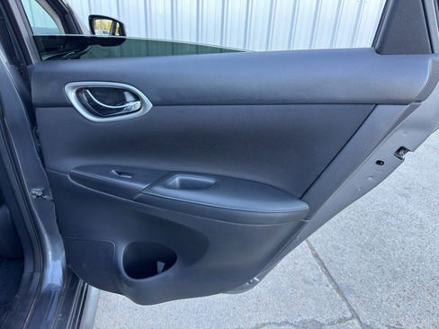 Used 2019 Nissan Sentra SR w/ Exterior Package image 36