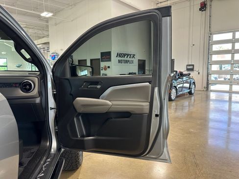 Used 2024 Chevrolet Colorado ZR2 w/ Technology Package AWD/4WD image 36