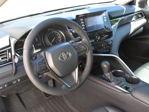 Used 2022 Toyota Camry SE FWD image 13