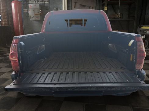 Used 2015 Toyota Tacoma PreRunner w/ Convenience Package RWD image 10
