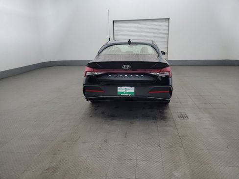 Used 2025 Hyundai Elantra Sport FWD image 7