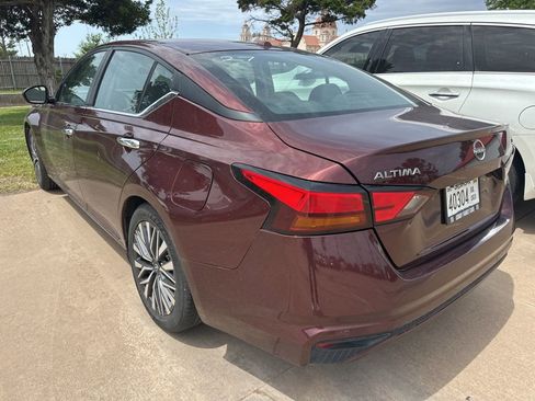 Used 2024 Nissan Altima 2.5 SV FWD image 3