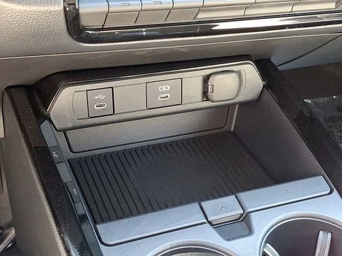 Used 2024 Toyota Prius XLE FWD image 26