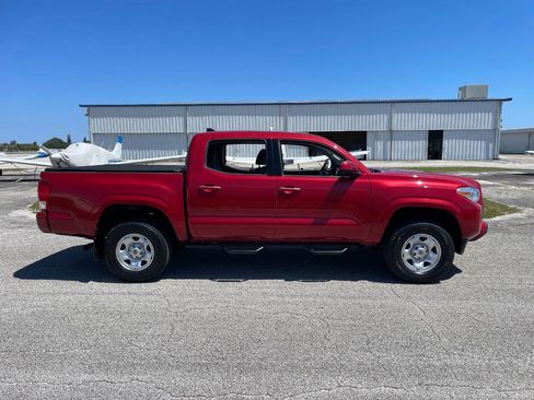 Used 2017 Toyota Tacoma SR image 11