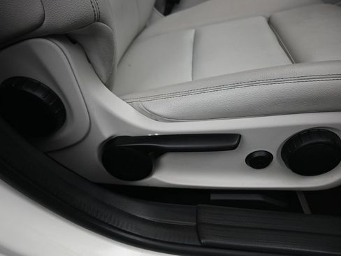 Used 2016 Mercedes-Benz GLA 250 image 41