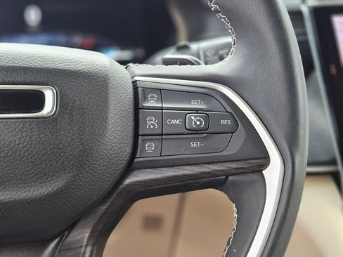 Used 2023 Jeep Grand Cherokee Limited AWD/4WD image 31