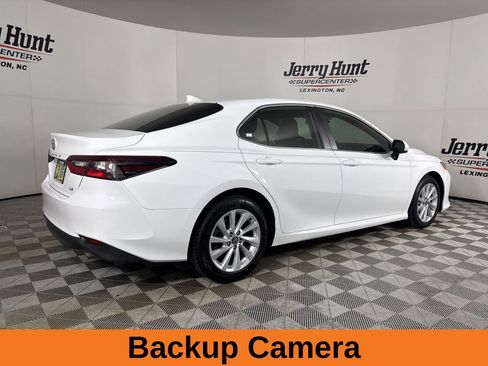 Used 2021 Toyota Camry LE image 6