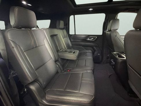 Used 2022 Chevrolet Suburban RST w/ Sport Performance Package RWD image 33