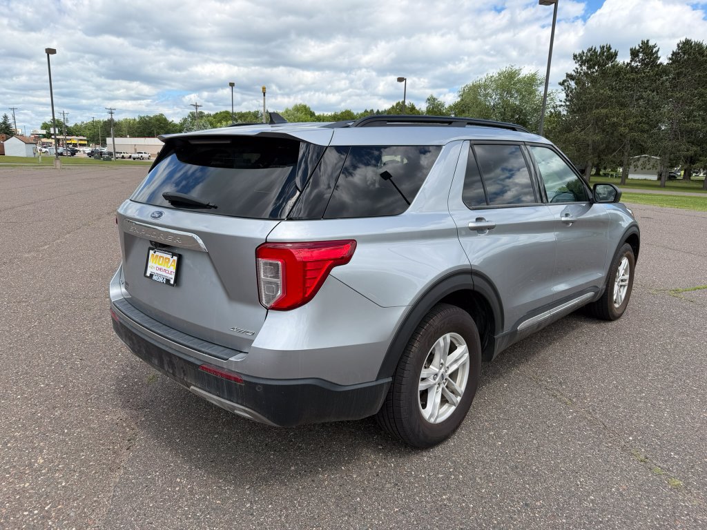 Used 2022 Ford Explorer XLT w/ Equipment Group 202A AWD/4WD image 3