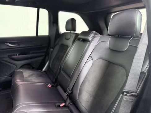 Used 2023 Jeep Grand Cherokee Altitude AWD/4WD image 20