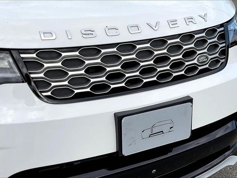 Used 2024 Land Rover Discovery Metropolitan Edition image 33