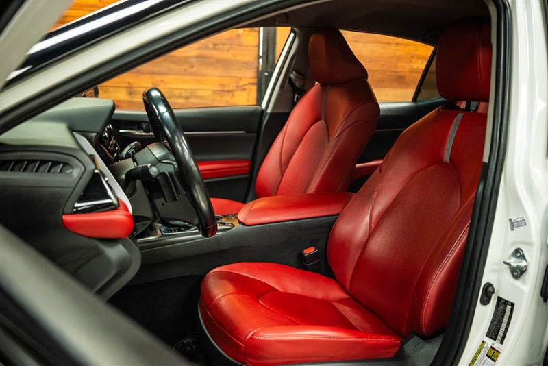 Used 2022 Toyota Camry XSE FWD image 9