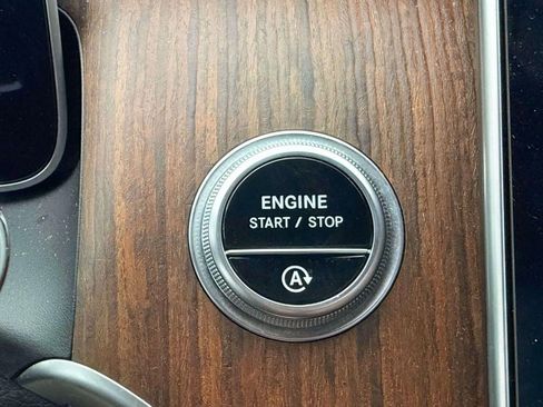 Used 2025 Mercedes-Benz GLC 300 4MATIC w/ AMG Line image 19