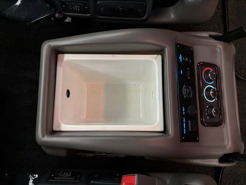 Used 2017 Chevrolet Express 2500 Extended image 39