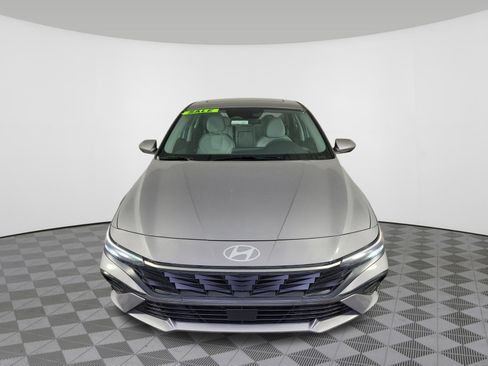 New 2025 Hyundai Elantra Limited image 41