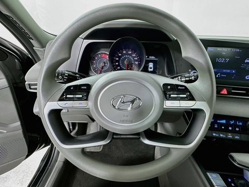 Used 2023 Hyundai Elantra SEL FWD image 11