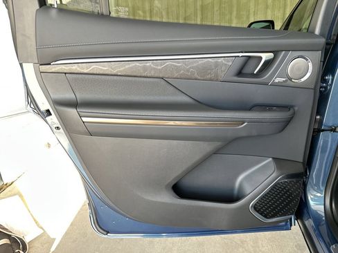 New 2026 Buick Enclave Avenir image 29