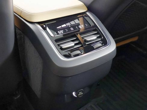 Used 2018 Volvo XC90 T5 Momentum w/ Convenience Package AWD/4WD image 51