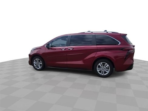 Used 2023 Toyota Sienna Limited FWD image 6