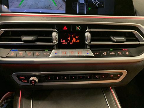 Used 2022 BMW X7 xDrive40i w/ M Sport Package AWD/4WD image 54
