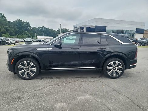 Used 2025 Cadillac Escalade IQ Luxury 2 AWD/4WD image 4