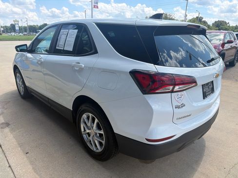 Used 2022 Chevrolet Equinox LS w/ LS Convenience Package FWD image 3