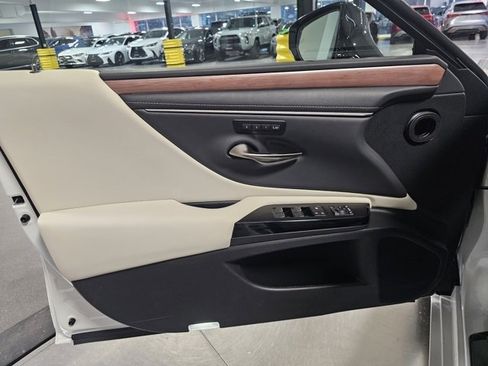 Used 2025 Lexus ES 350 w/ Premium Package image 20