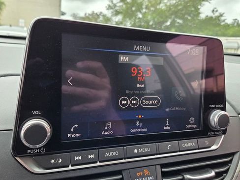 Used 2024 Nissan Altima 2.5 SV FWD image 22