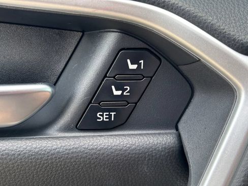Certified 2026 Toyota Sienna XSE FWD image 38