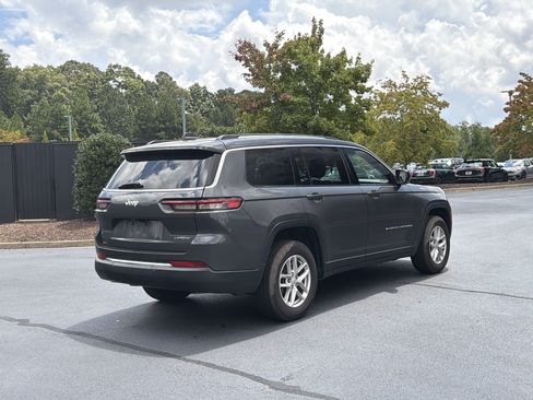 Used 2022 Jeep Grand Cherokee L Laredo w/ Luxury Tech Group I RWD image 3
