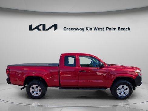 Used 2018 Toyota Tacoma SR image 9