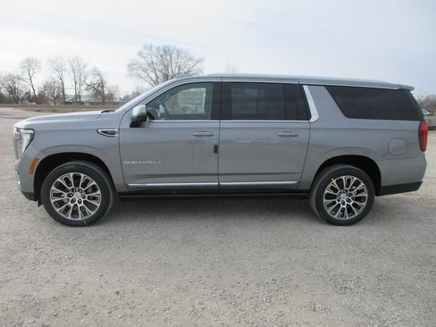 New 2026 GMC Yukon XL Denali w/ Sun & Power Step Package image 8
