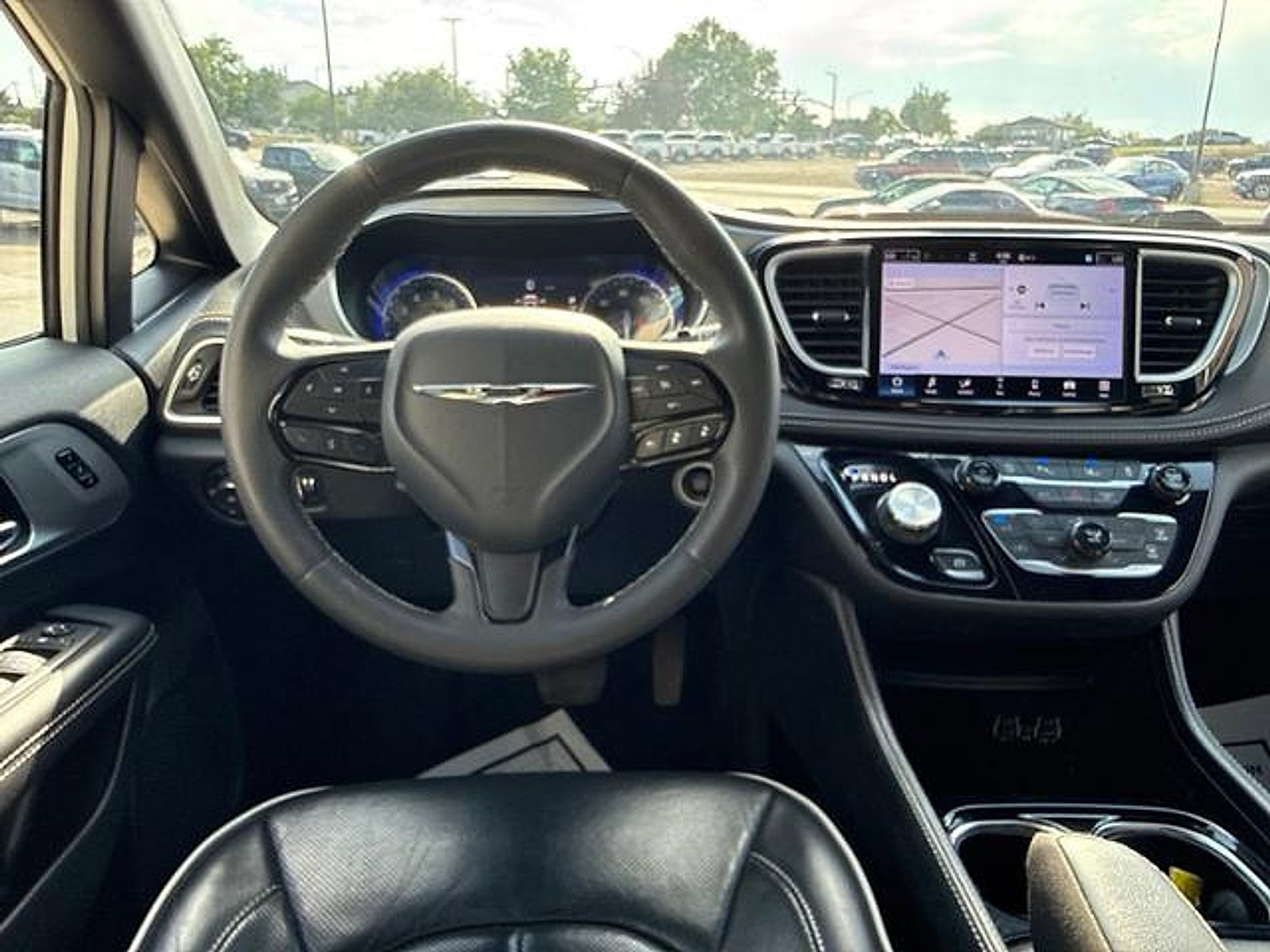 Used 2025 Chrysler Pacifica Limited FWD image 21