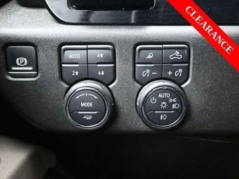 Used 2025 Chevrolet Silverado 2500 ZR2 w/ Technology Package image 26