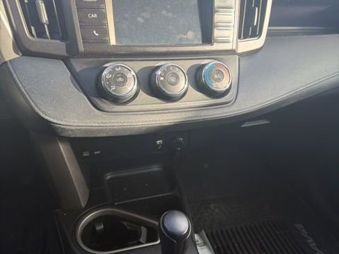 Used 2016 Toyota RAV4 LE image 6